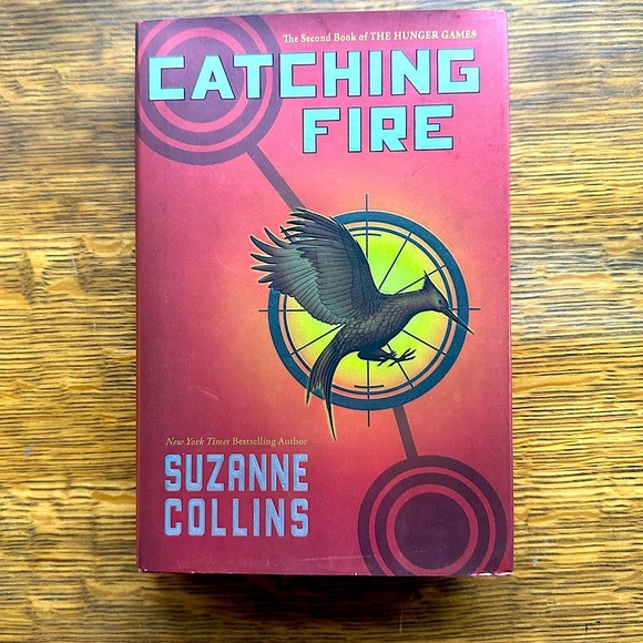 3/$20💥 Catching Fire by Suzanne Collings Fiction Literary Hardcover Book - Picture 15 of 15